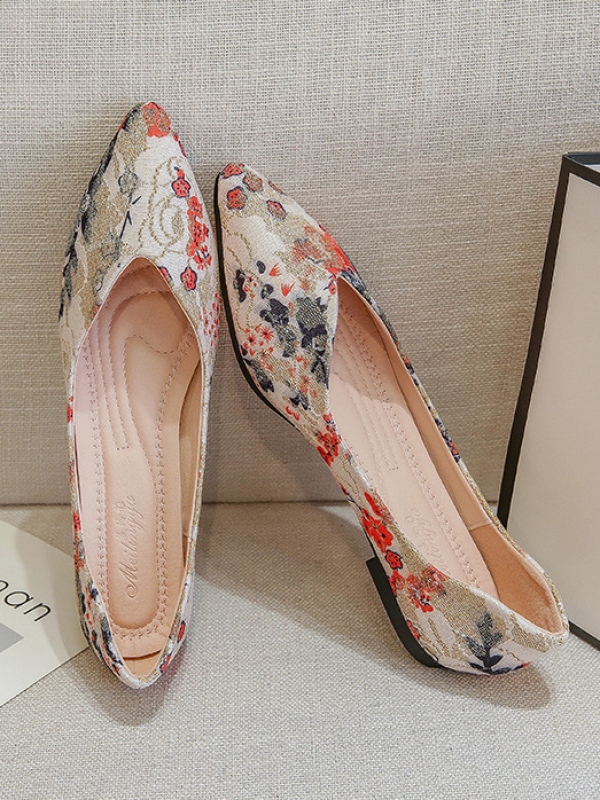 Casual Floral Pointed Slip Flats
👉Item ID:12253
▶styleladys.com/casual-floral-…
#lookbook
#winterlook
#keepwarminstyle
#winterfashion
#casualwears
#fashion
#shoes
#Flats