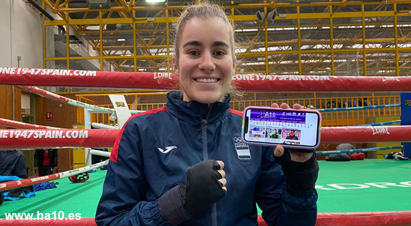 ha10_es's tweet photo. Laura Fuertes: “Soy la primera española que ha sacado medalla en un mundial de boxeo” por @Norvyna en https://t.co/3Mtsj8K8MC / @FEBOXEO1 https://t.co/07sgOWGfwE