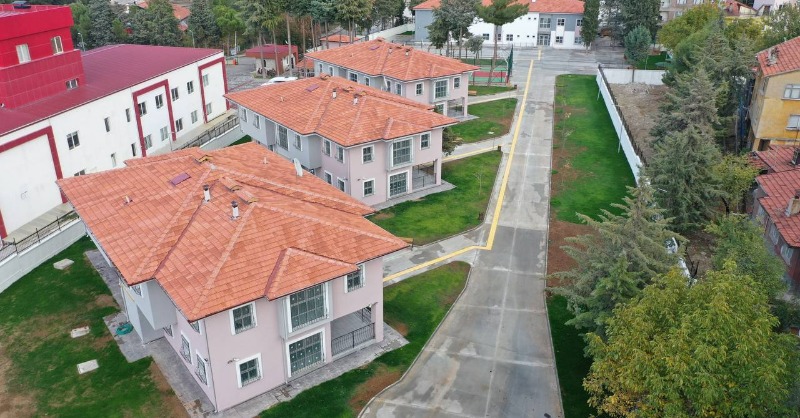 tcailesosyal's tweet photo. Çocuklarımızın yaşam kalitelerini artırmak için çalışmaya devam ediyoruz.

Burdur, Ordu Ulubey, Sakarya Arifiye ve Isparta'da 30 kapasiteli ihtisaslaştırılmış çocuk evleri sitesi ile Uşak ve Şanlıurfa'da 50 kapasiteli çocuk evleri sitesini en kısa sürede hizmete açıyoruz.

👇