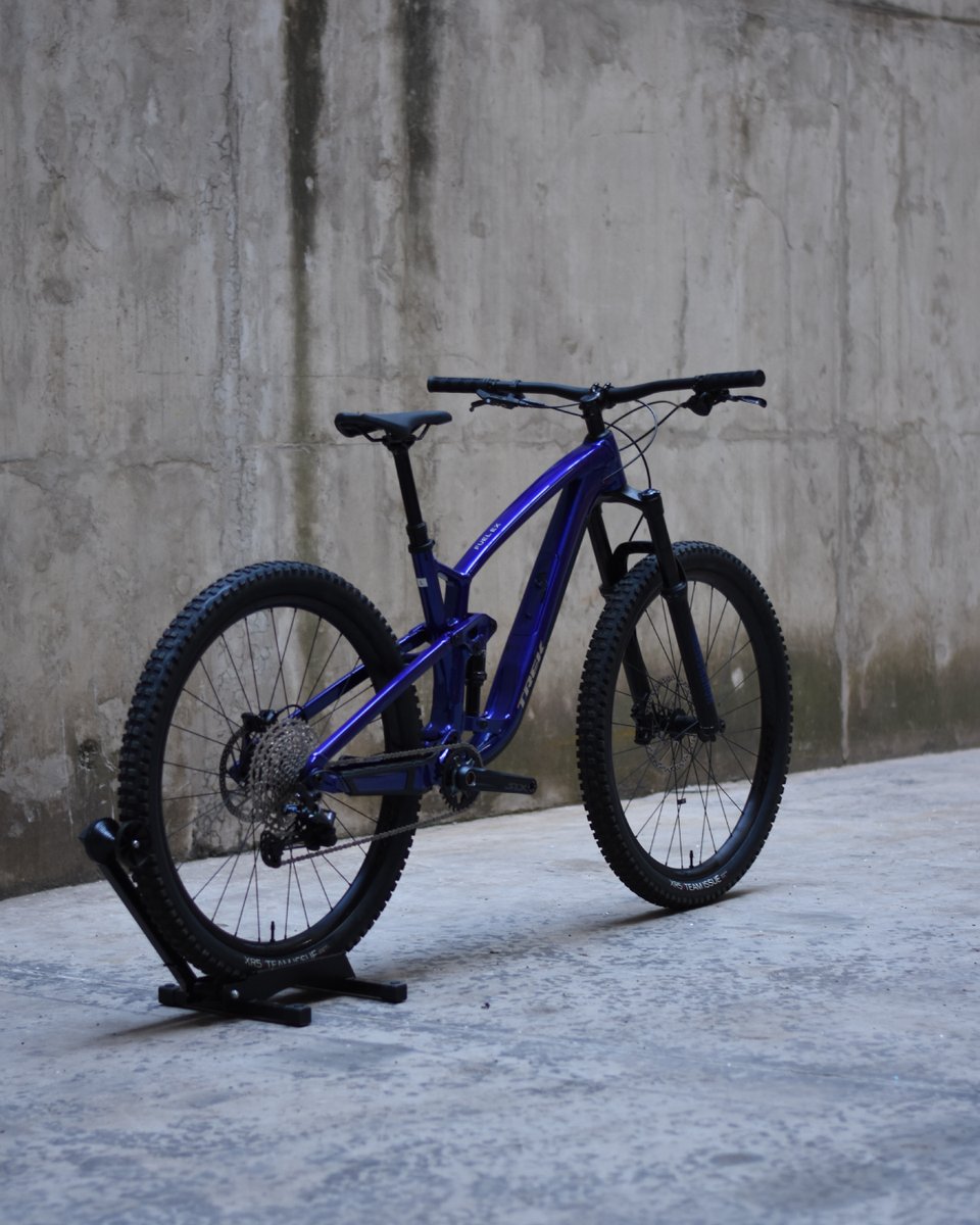 Shuffling things up and dealing a royal flush of adjustability, capable handling, and a grin-inducing playful ride, the Fuel EX 7 is back and more ready than ever to tame any trail. Learn more: ⬆️ trek.bike/Fuel_EX_Family…
-
-
-
#TrekBikesZA #Trek #FuelEX #MTB
