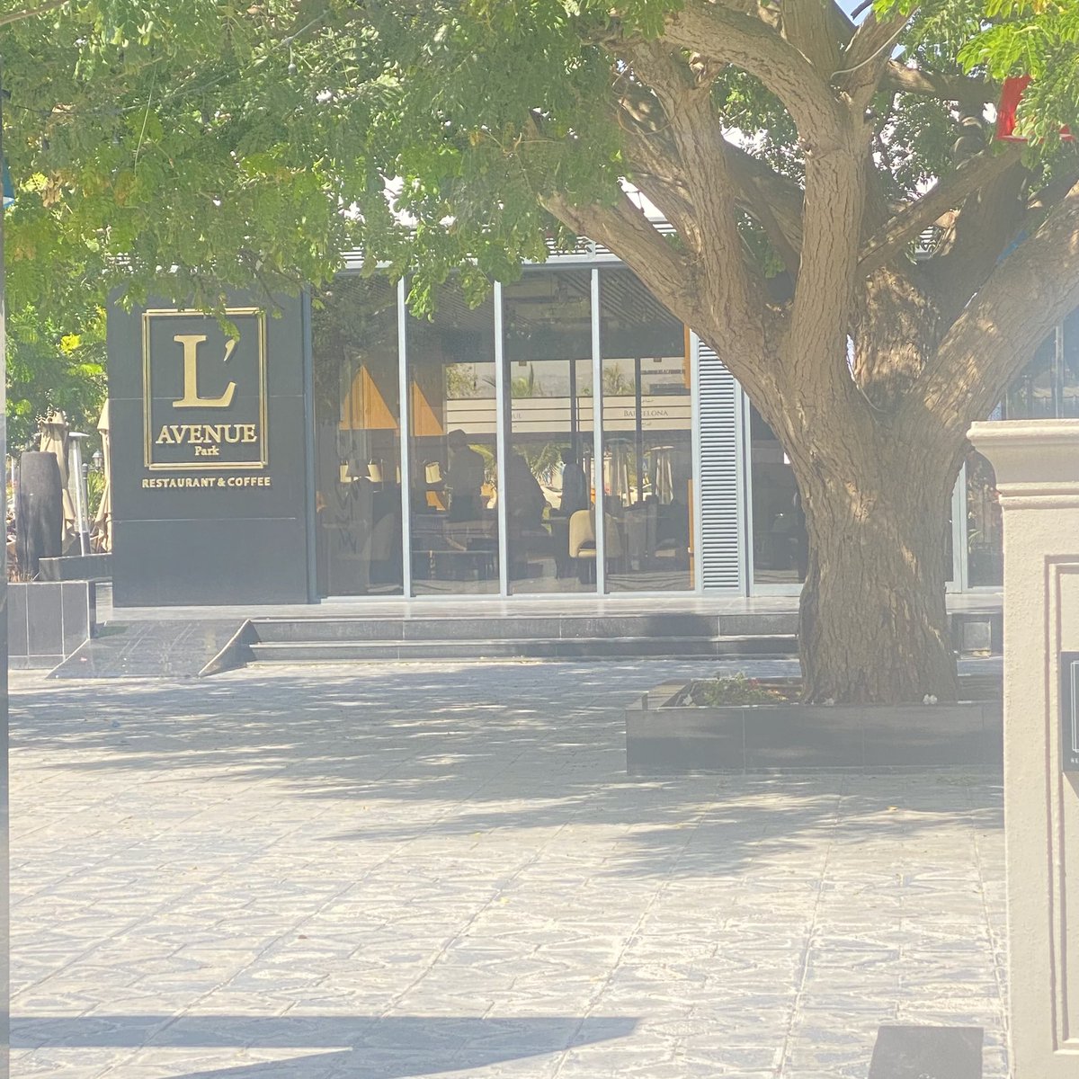 تم العثور على قطعة ذهب بمواقف المديرية العامة للمشاريع والصيانة مقابل مطعم LAVENUE PARK، فعلى من فقدها زيارة المطعم لتقديم مواصفات القطعه واستلامها. 
⁃——————
# محافظة ظفار 
# ولاية صلالة
# الحي التجاري بالسوق المركزي 
# متنفس النهضة
# مطعم LAVENUE PARK