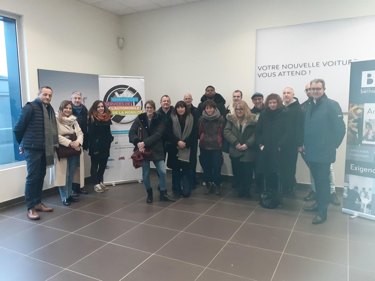[Semaine des services de l’automobile et de la mobilité] Quand @poleemploi_RCVL visite  la concession Peugeot Bernier afin de promouvoir les métiers de l’automobile en pleine mutation...
Merci à M Magret, Directeur du site,  L'OPCO Mobilités et L'ANFA de votre invitation