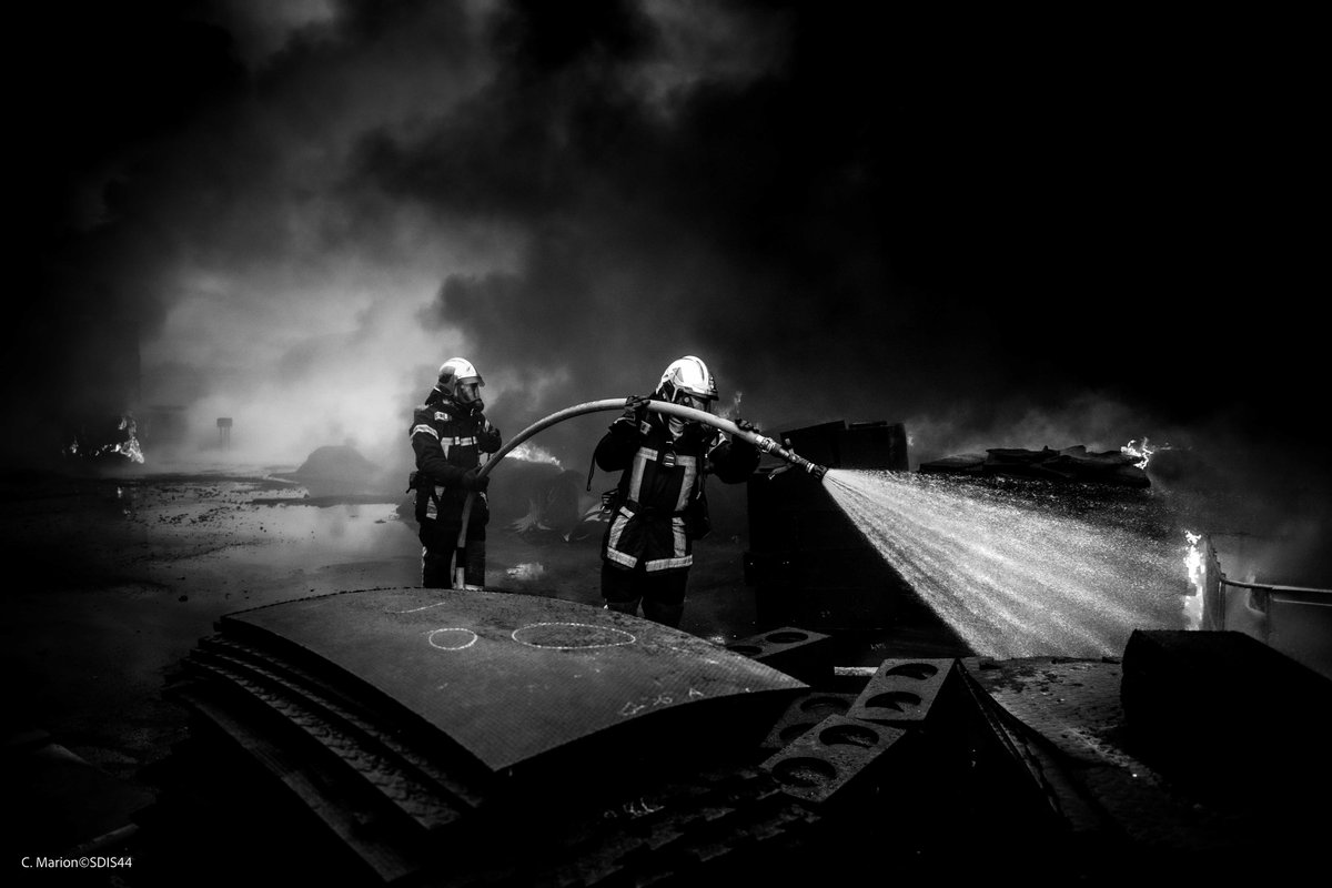 CMphotographer's tweet photo. #RechercheDeJob : photographe opérationnel

• dynamique • autonome • organisé •

#Photographe depuis 10 ans, je cherche un poste auprès d'un SDIS, afin de réaliser les photographies institutionnelles, opérationnelles et assurer les besoins divers d'illustration

contact en mp https://t.co/TPGrw2BU9v