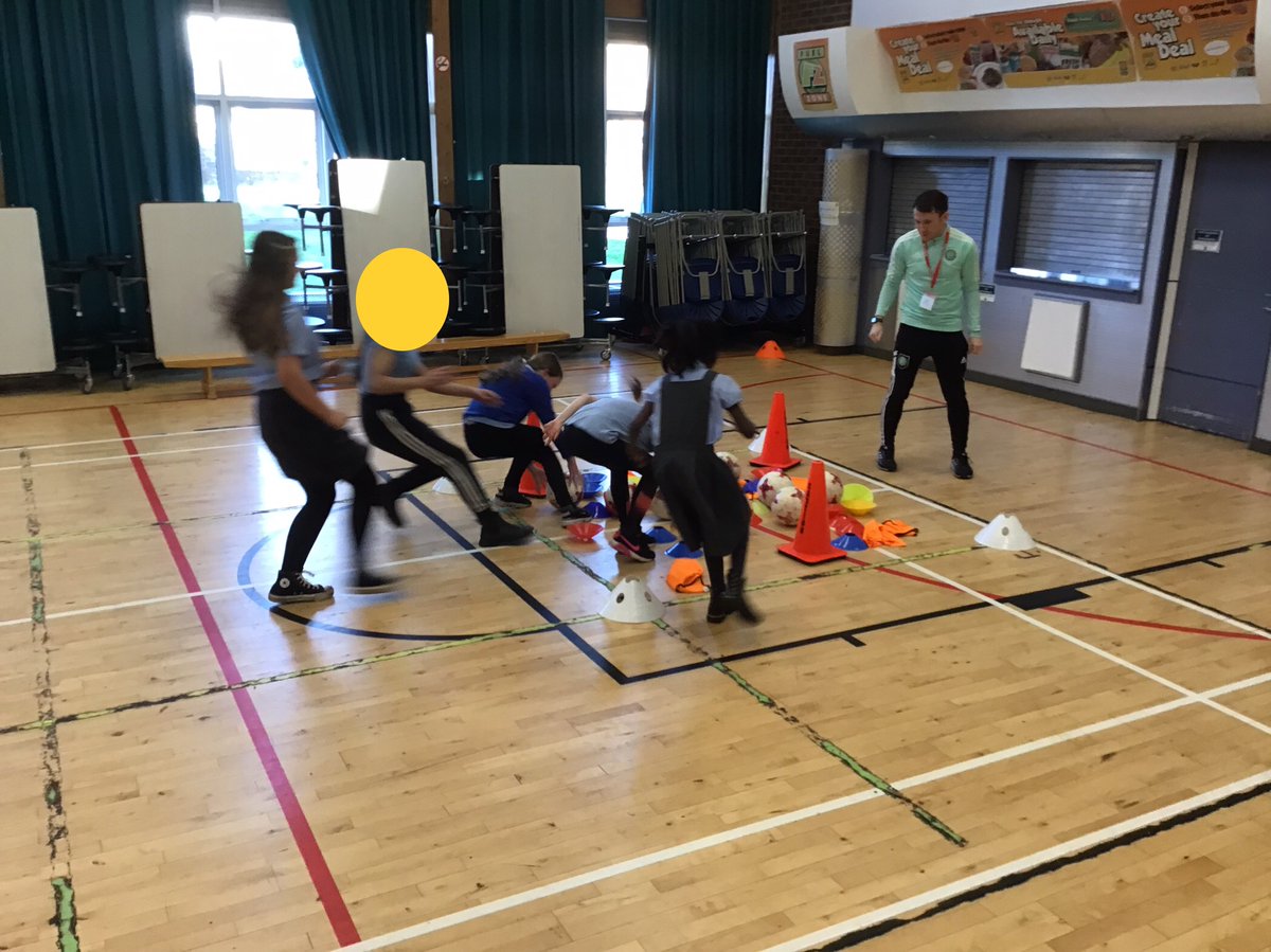 Another brilliant session with Adam from @FoundationCFC starting with some great work around mental and physical benefits of exercise before grouping sports into flexibility, strength and stamina. We’re finishing with some challenging team games too @OLAPrimaryGlas #MoveandLearn