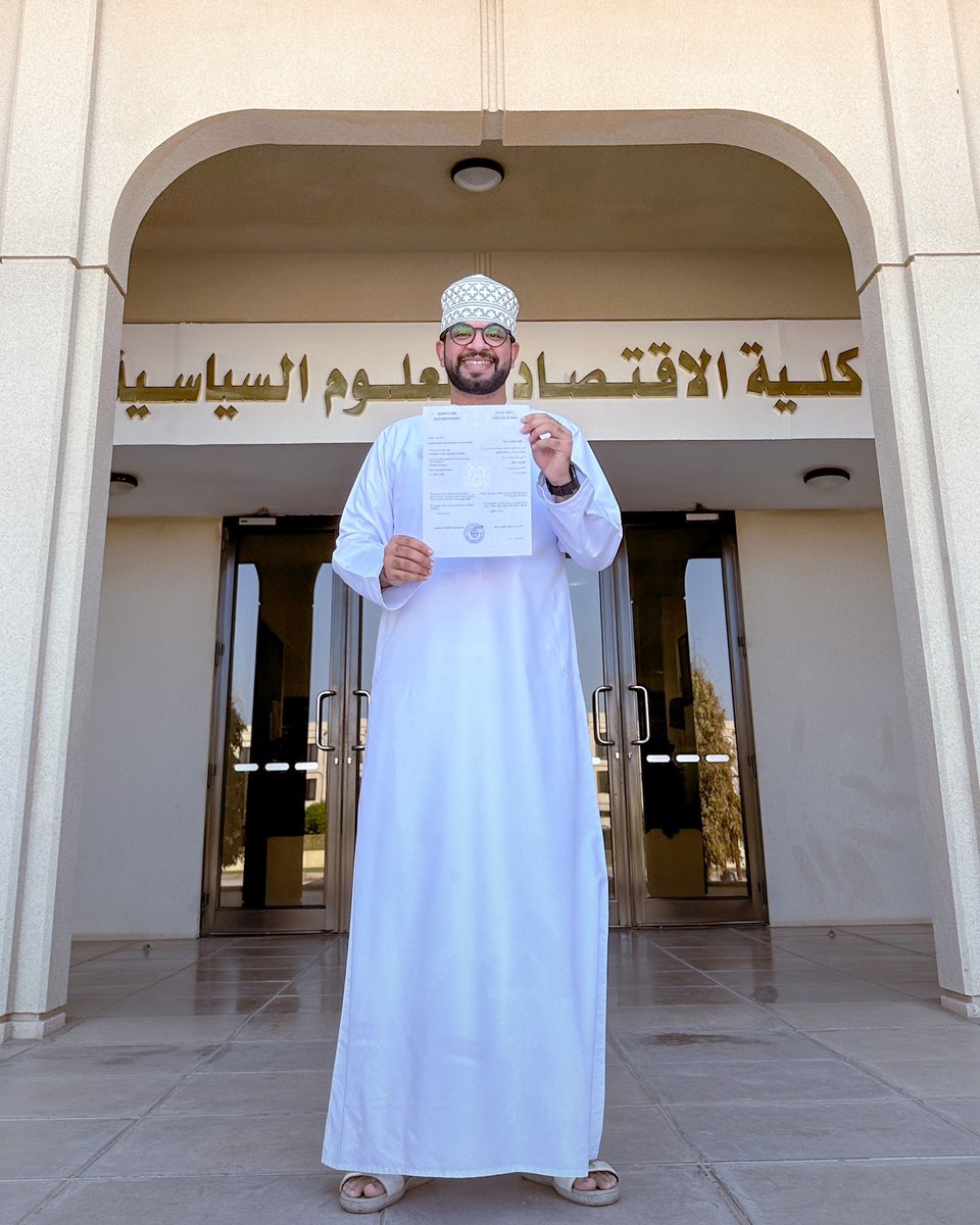 abdullausef's tweet photo. الحمدلله الذي يسر البدايات وأكمل النهايات وبلغنا الغايات، بحمد الله وتوفيقه استلمت اليوم إفادة تخرجي واتممت كافة متطلبات درجة البكالوريوس في نظم المعلومات من كلية الاقتصاد والعلوم السياسية بجامعة السلطان قابوس. https://t.co/lXSY9pnwG3