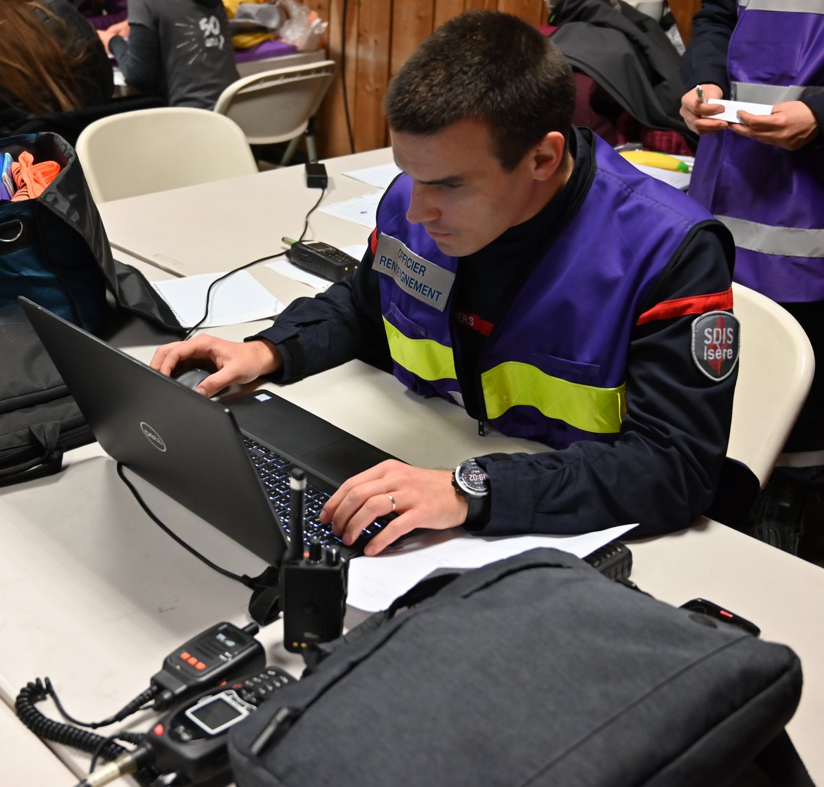 Prefet38's tweet photo. Exercice de #secours de #spéléologie en conditions hivernales à @LansenVercors 🧗
➡️120 secouristes engagés👨‍🚒
✅Chaines de commandement &amp; d'alerte testées 
✅Coordination des moyens de secours déployés
Des services de secours mobilisés pour garantir la #sécurité des isérois(es) https://t.co/lAug72FUkg