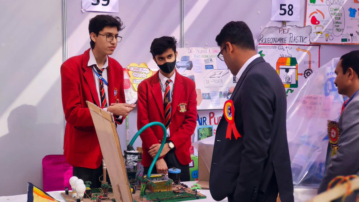 Dir_Education's tweet photo. State Level Science, Mathematics And Environment Exhibition for Children 2022-23 is being organised at @KautilayaBal 

Hon. DE Sh. Himanshu Gupta @gupta_iitdelhi inaugurated the exhibition and interacted with the students! https://t.co/vv2ffhZYys