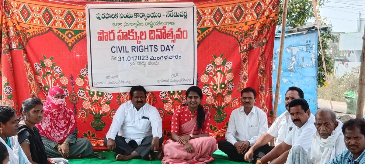 SrilathaChalla's tweet photo. తెలంగాణ రాష్ట్ర ప్రభుత్వం నిర్వహిస్తున్నటువంటి #సివిల్_రైట్స్_డే ను #నేరేడుచర్ల మున్సిపాలిటీ ఆధ్వర్యంలో 3వ వార్డులో ఏర్పాటు చేసిన కార్యక్రమానికి నేరేడుచర్ల @BRSparty పట్టణ అధ్యక్షురాలు &amp; మున్సిపల్ వైస్ చైర్పర్సన్ @SrilathareddyC గారు పాల్గొన్నారు
@TelanganaCMO
@BRSParty_News
#BRS https://t.co/CQCRc8PhDo