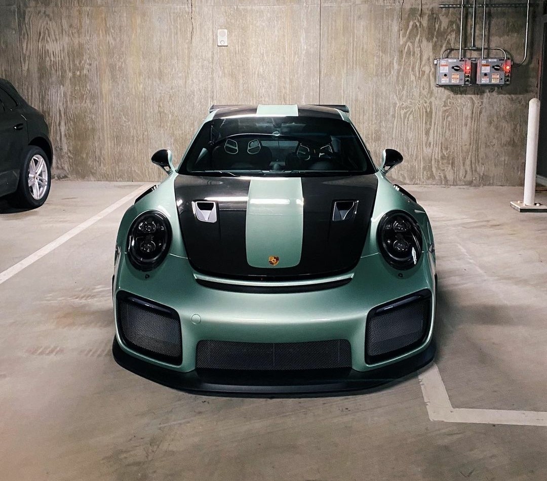 PorscheCIub's tweet photo. Paint-to-Sample Ice Green Metallic 991 GT2 RS https://t.co/vCOmpfnc5l