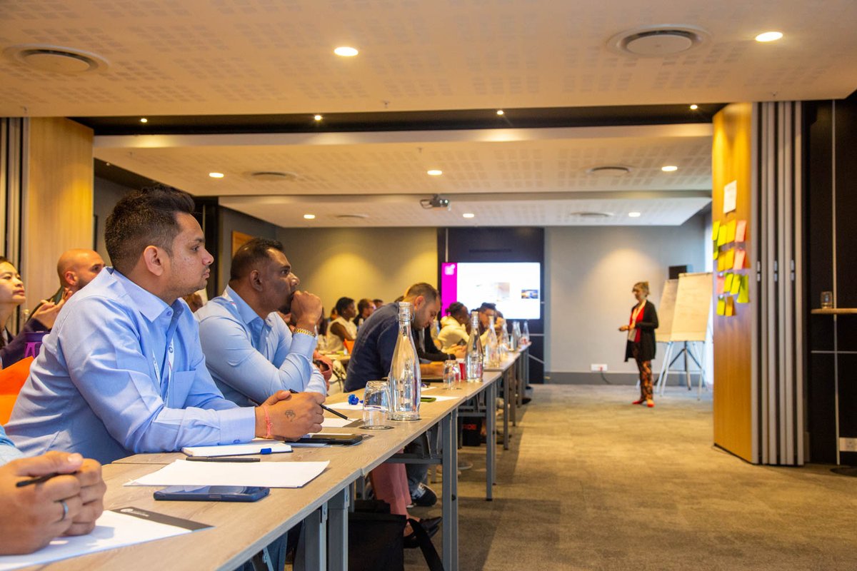 IELAWORLD's tweet image. All students at #IELAWS23 benefited from the expertise on #customs of Alessandra Dellavedova from @Expotrans &amp;amp; Vice-Chair of the Education &amp;amp; Training WG, who talked about the customs&apos; strategic role, the formalities &amp;amp; documents
 #trainingevent #exhibitionlogistics #logistics