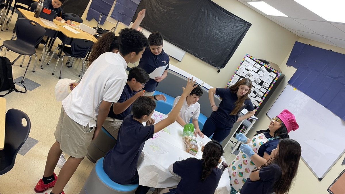 AVID_All_Star's tweet photo. Miss Cintron’s @AVIDExcel students @RCHC12 are checking to see if their #focusnotes are really “note-ready” by creating pb&j sandwiches using their notes as a how-to guide. 💪🏼😆 🥜🍞🍇🍓@CSUSA_FL_ELL @AVID4College https://t.co/0zuJLsaVtv
