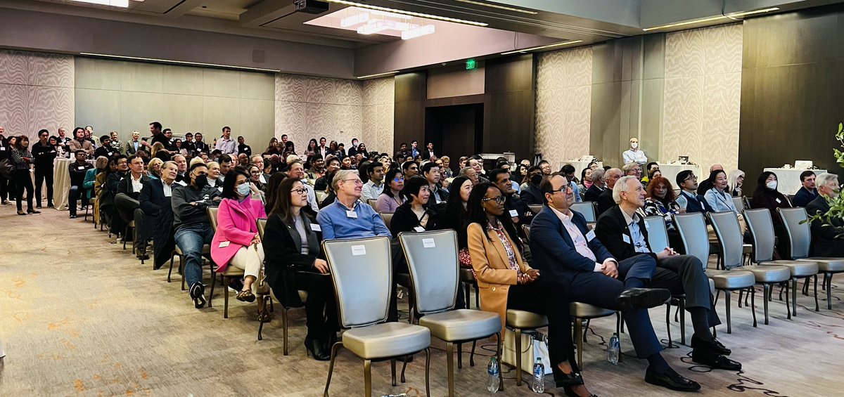 PurduePresident's tweet image. Boilermakers in Silicon Valley: Honored to meet with SVBIG (Silicon Valley Boilermaker Innovation Group) &amp;amp; 200+ #Purdue alumni &amp;amp; guests last night. Great presentation by @PurdueEngineers Interim Dean Mark Lundstrom on “Chips@Purdue, Silicon in the Heartland.”