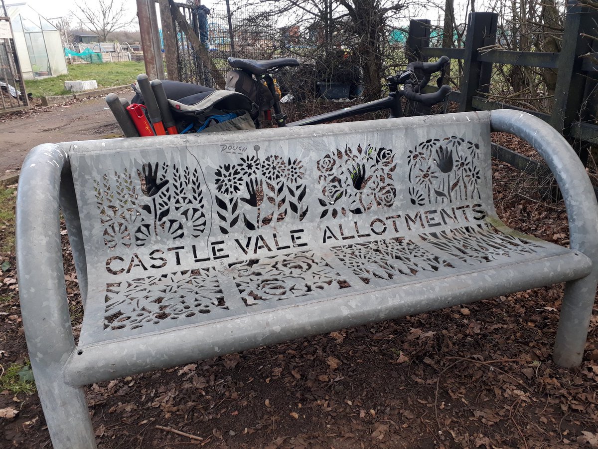 LetsGrowToBham's tweet image. Today's #WinterPruning workshop with @CETBrum on #CastleValeAllotments #CastleVale. There's always something new to learn!