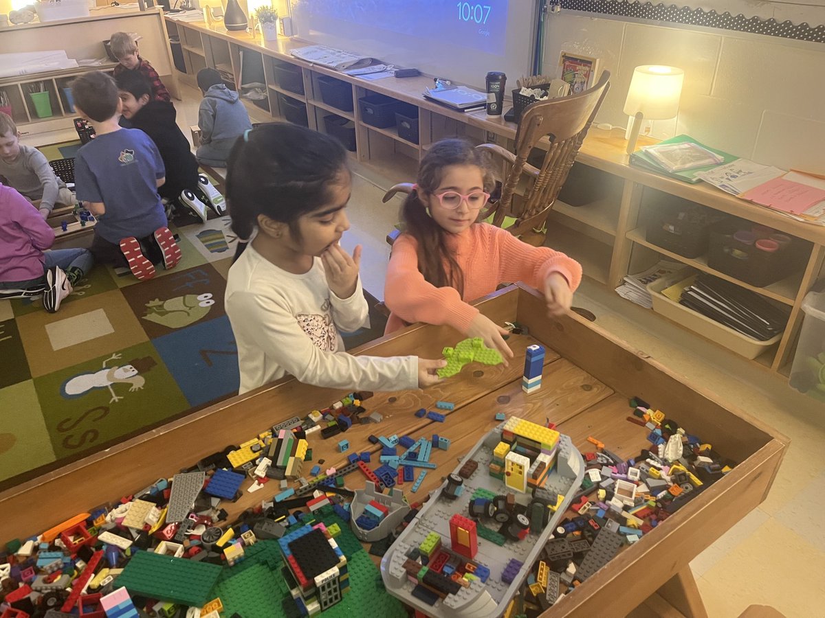 Some community buildings in Mme and Ms Casey’s Grade 1 class today! Great teamwork! StAnneOCSB⁩