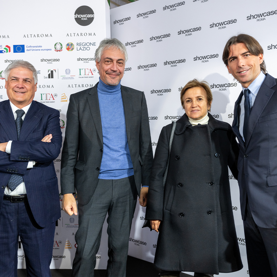 Apre #ShowcaseRoma, spazio della #RomaFashionWeek che ospita 60 designers del Made in Italy. I saluti della Presidente #Altaroma Silvia Venturini Fendi, Alessandro Onorato per Roma Capitale, Paolo Orneli per RegioneLazio, Camera di Commercio Roma e Roberto Luogo per AgenziaICE.