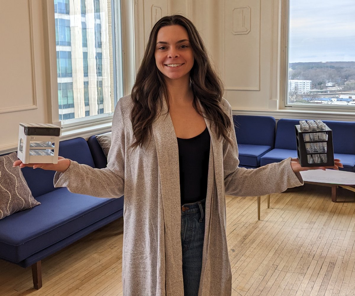 practichem's tweet image. ÄKTA cassettes from @Cytiva are $185 plus shipping &amp;amp; handling. Seriously, handling. Are we in the 1980's? We wanted one today, and for less.

Material cost for the one in Lauren's left hand? US$1.71. Thanks #3Dprinting! 👏
1/3