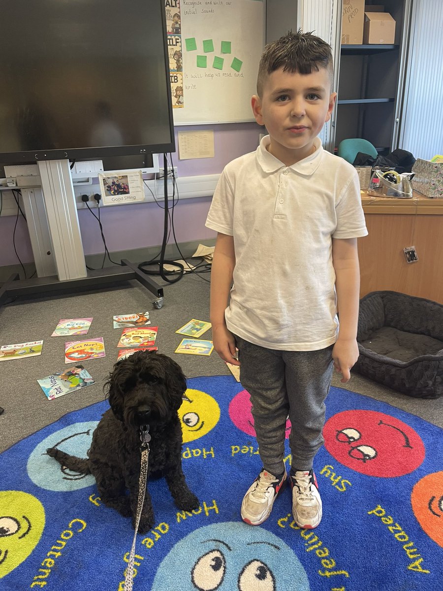 MissFlorenceCV's tweet photo. Today we did a reading challenge with the spinning wheel and Ozzy enjoyed more stories! https://t.co/XhK4Kyz9zv