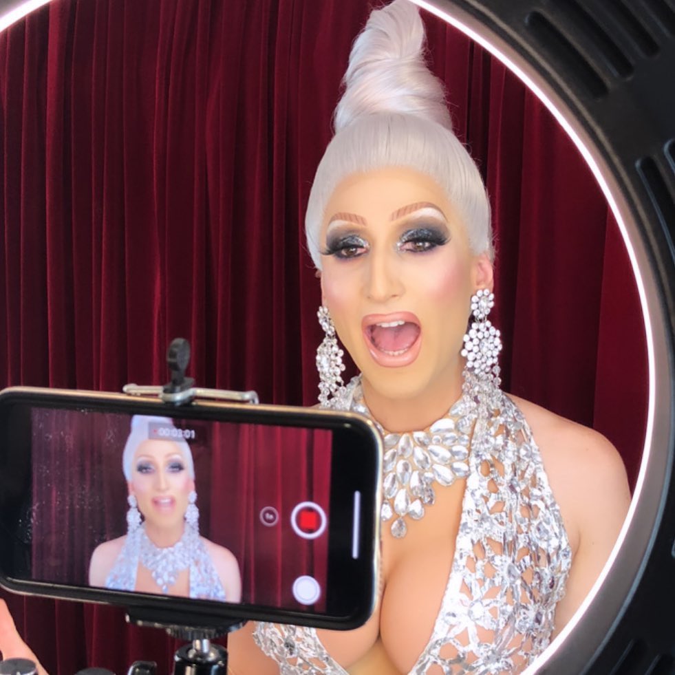 Loves a #BTS moment! Recording <a href="/siamusic/">Sia Music</a> #chandelier and feeling STUNNING! why don’t I look this pretty everyday 😂😂😂 
Link in bio for my YouTube to watch the performance! Or just below ⬇️ 

youtu.be/MS7uvtPqMqQ