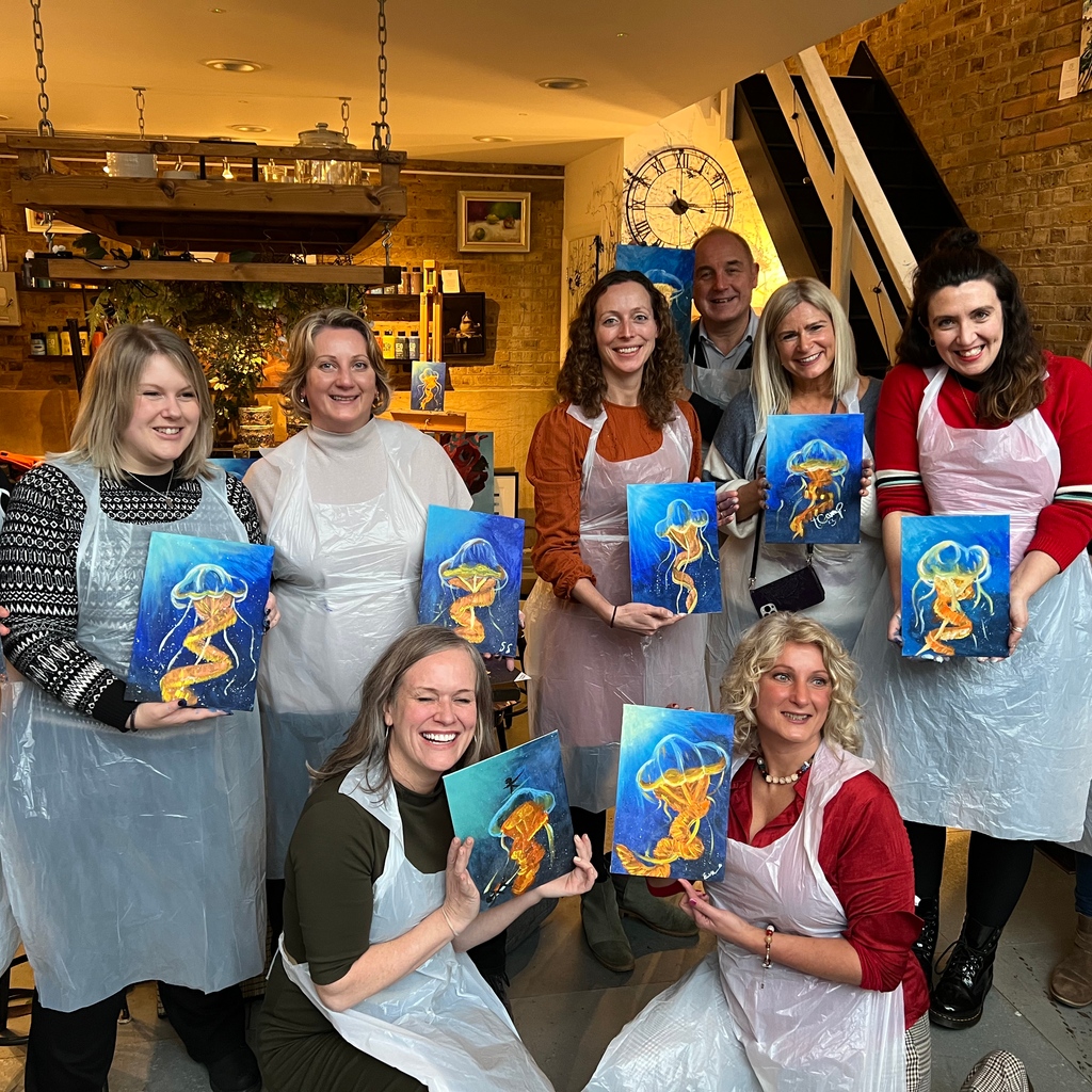 MasterPeace_Art's tweet photo. Such a delight to host the lovely team from @S2G_UK at our studio &amp; unbelievably impressed with how their pieces turned out 🎨👏🏽

#creativeteamevents #corporatewellbeing #teambonding #socialouting #teamawaydays #innovativethinkers https://t.co/wtcQigsq6J
