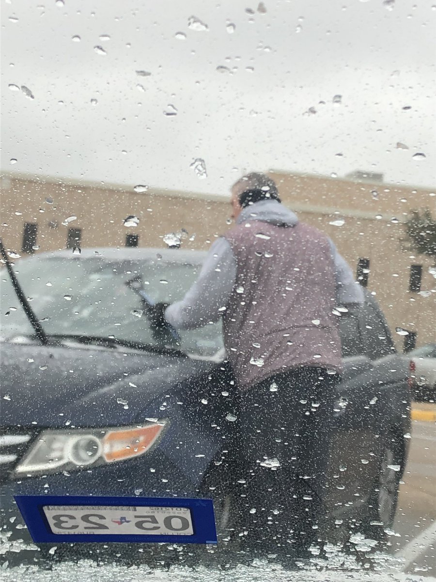 @JJPearceHS Dad used his time waiting for the final bell to scrape ice off windshields in the teachers lot. #RISDBelieves #RandomActOfKindness #PearceProud #PearceParents #BuildingMustangs @IamBranum @TheCBreedlove #MustangNation #BeKind #DoGoodThings #Selfless