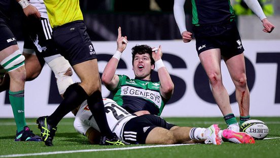 alexanderwotton's tweet photo. Really enjoyable past few weeks with @connachtrugby getting through to the last 16 in the @ChallengeCup_ .
Thank you to all the @ConnachtClan for the unequivocal support 🙌☘️ https://t.co/8lUOF57gyK