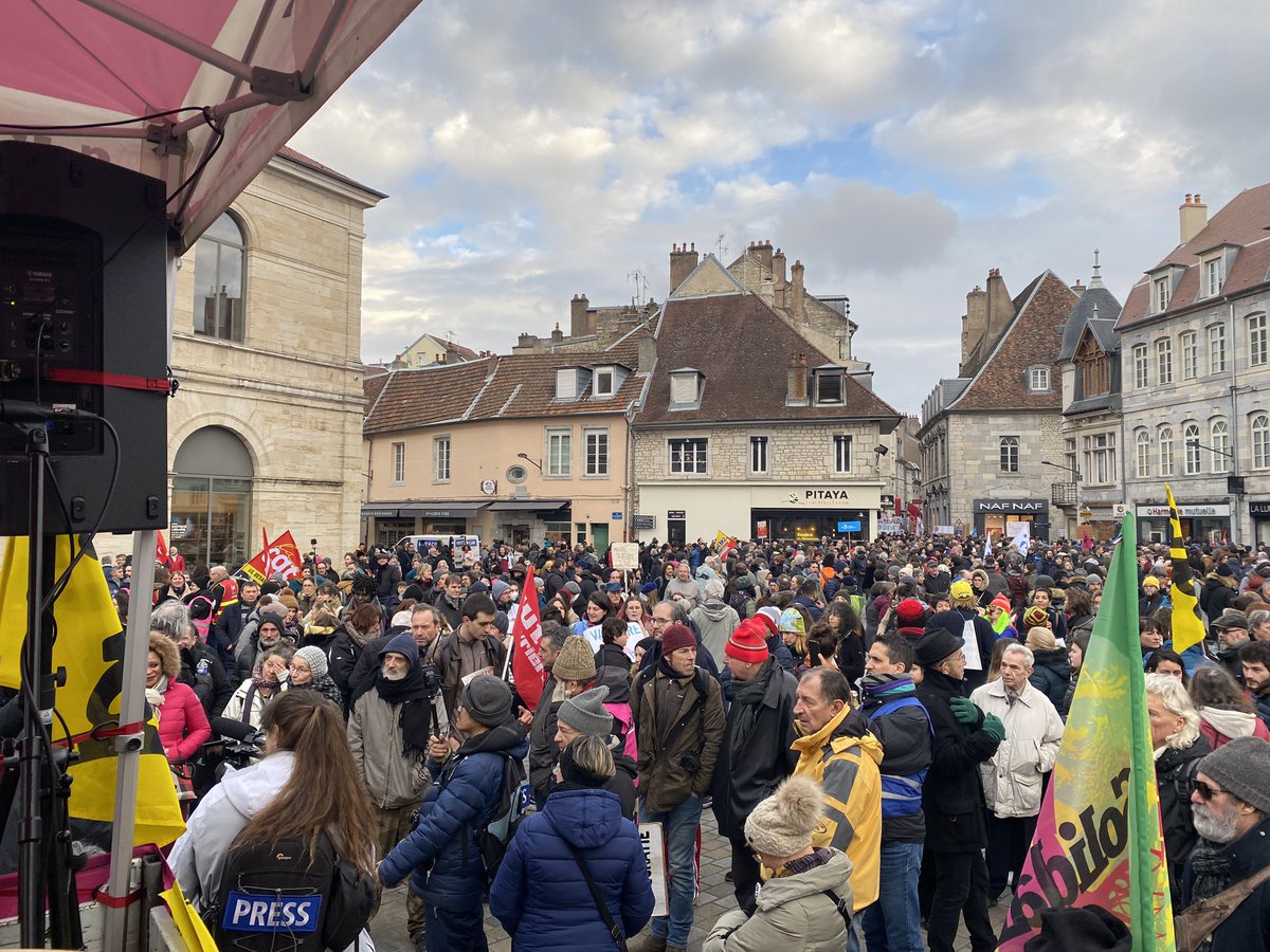 SeverineVezies's tweet image. 15000 manifestant•es à #Besançon ! Nous étions déjà 12000 le 19 janvier. On lâche rien. On va gagner. #GreveGenerale31janvier #StopRetraiteMacron