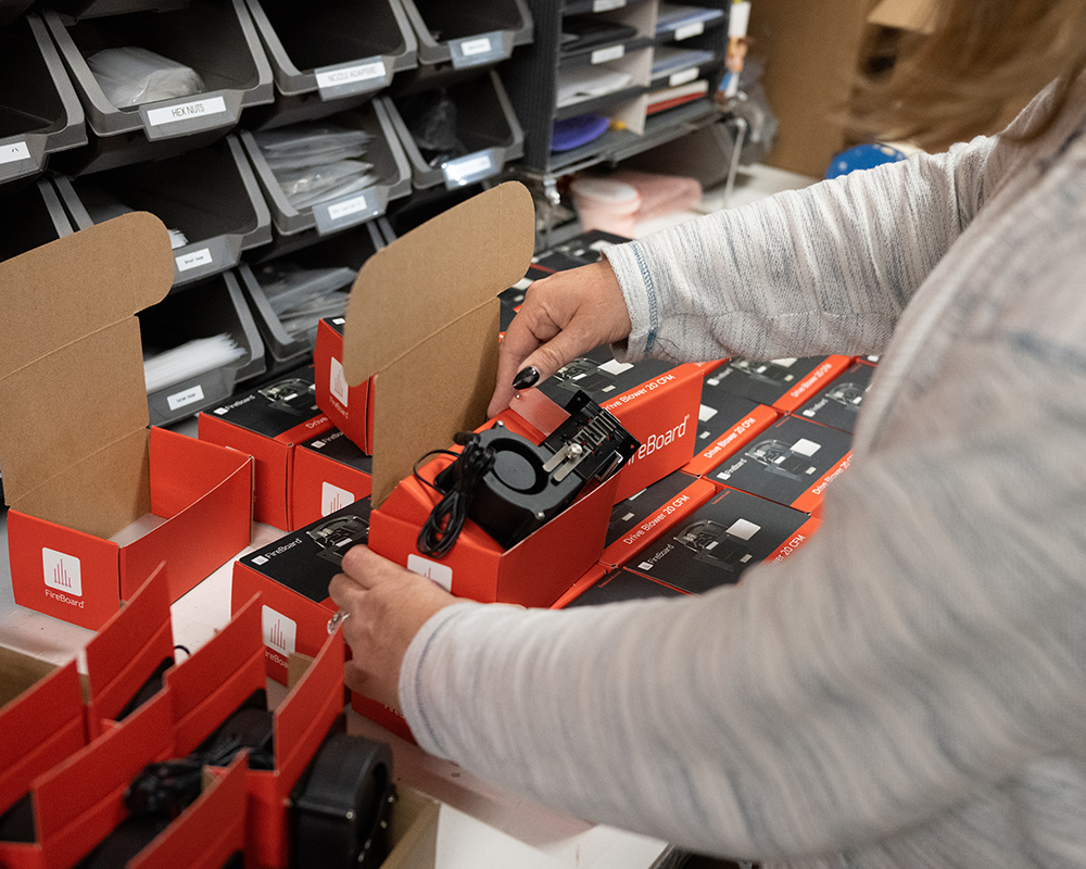 fireboardlabs's tweet image. Leslie just wrapped up a huge order for our friends in Saskatoon today!! #SmokerBroker #madeinkc #BBQ #KC #FireBoard #tech #thermometer #food #bbqlover #bbqlife #thatsgoodhousekeeping #kamadogrill #cooking #BBQ #KC