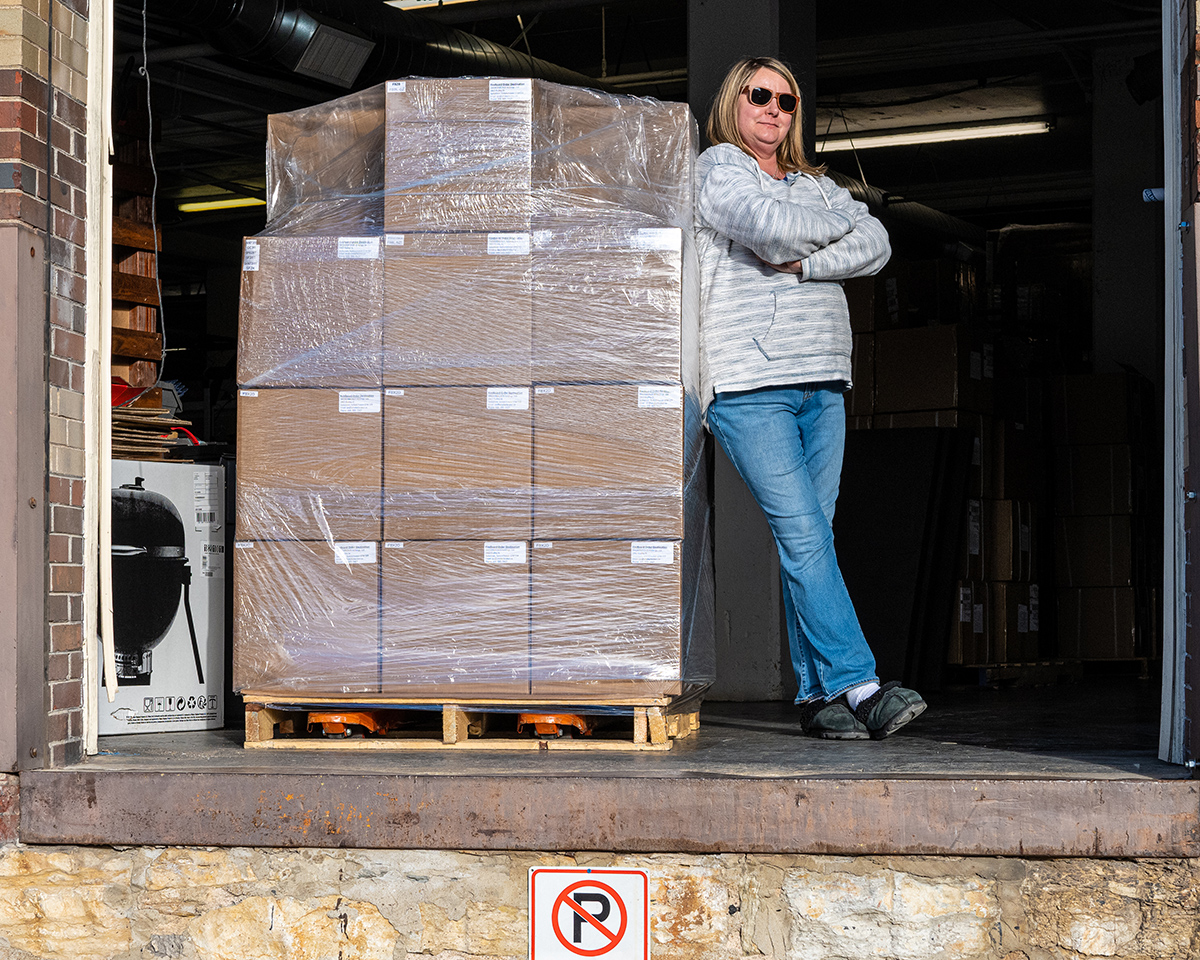 fireboardlabs's tweet image. Leslie just wrapped up a huge order for our friends in Saskatoon today!! #SmokerBroker #madeinkc #BBQ #KC #FireBoard #tech #thermometer #food #bbqlover #bbqlife #thatsgoodhousekeeping #kamadogrill #cooking #BBQ #KC