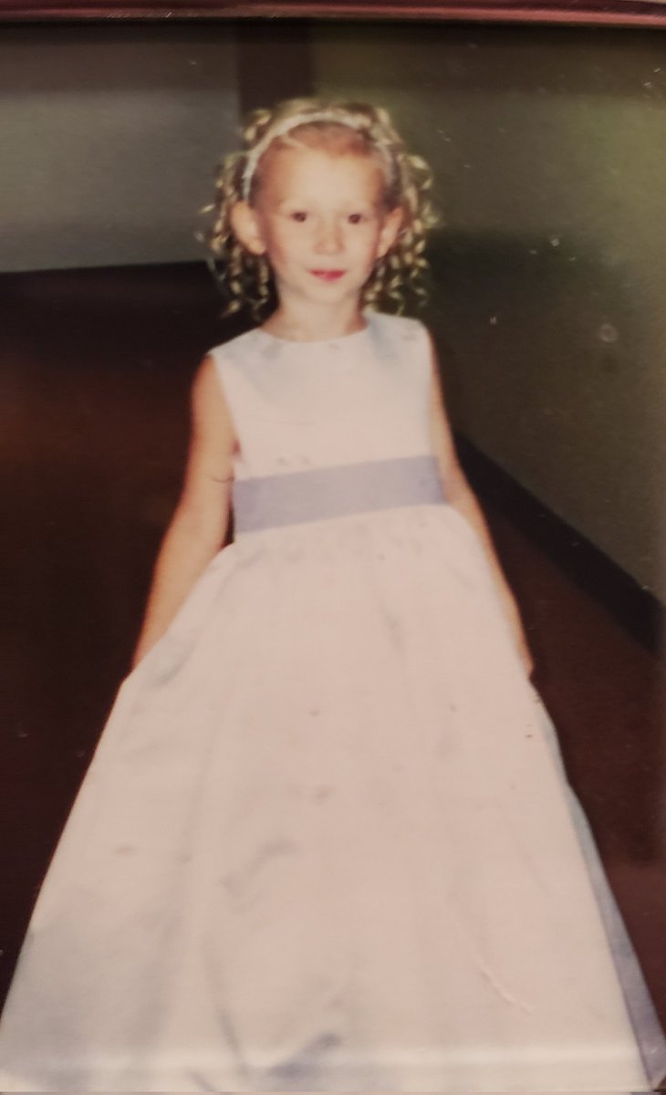 Mj69Catz's tweet photo. @ashleacalhoon Holy crap - are you turning 26 already? I still have this picture of you on my desk: https://t.co/ApQIImFPK2