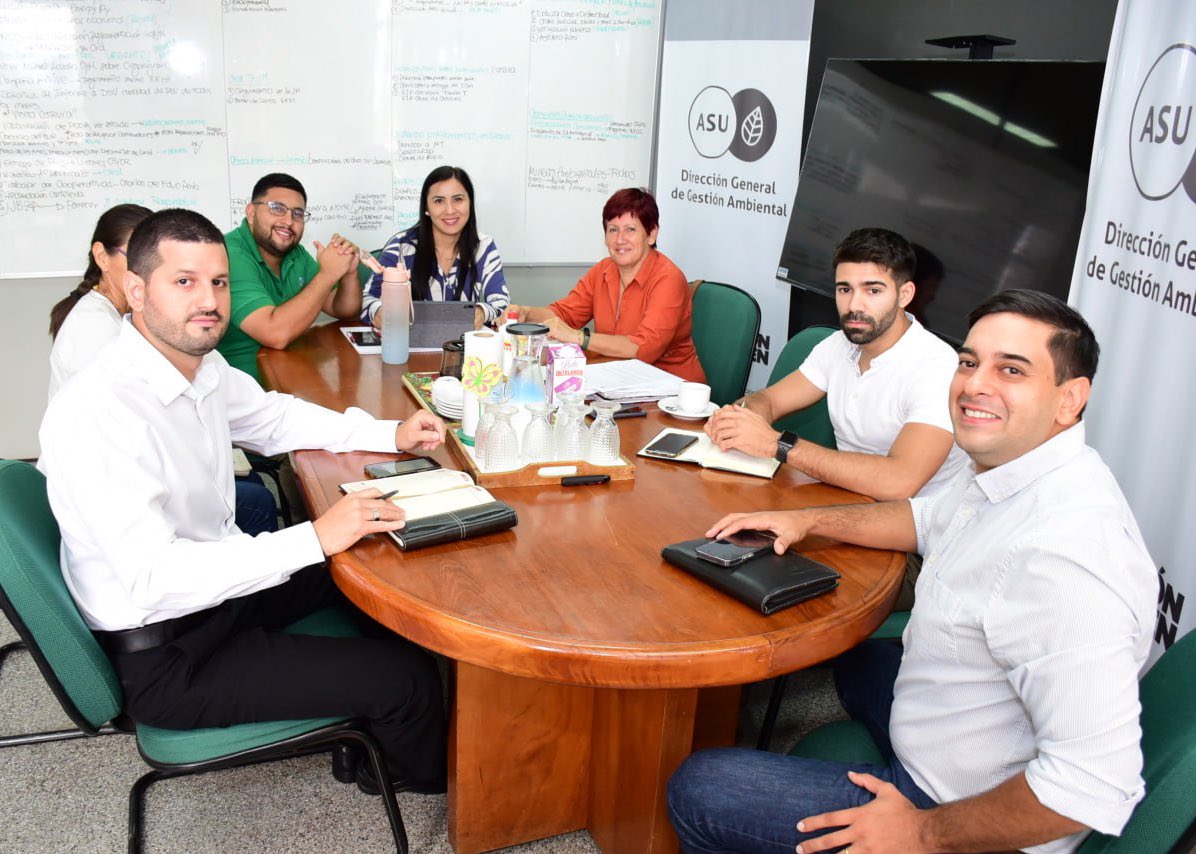 josealvarengab's tweet photo. Me reuní con el equipo técnico de la Dirección General de Gestión Ambiental a efectos de proponer la ordenanza de neumáticos en desuso y la modificación de la Ord. 408/14 de gestión de residuos ♻️ #EstamosHaciendoMas https://t.co/DsXVhchY0V