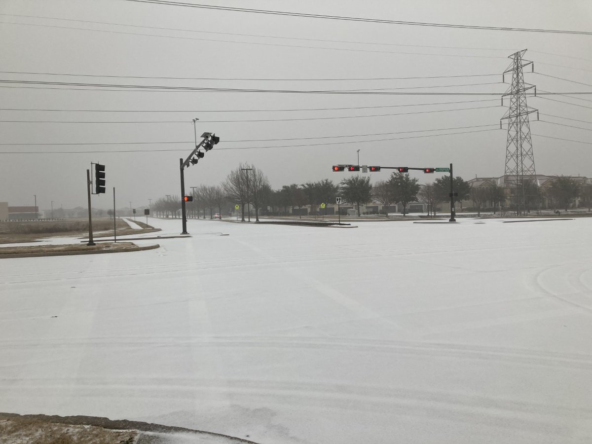 Stay home and stay safe, Irving! Check out what roads look like around Las Colinas. Irving Streets crews are sanding roads, mainly bridges and overpasses, but forecasters predict conditions could worsen. cityofirving.org/2431/Emergency…