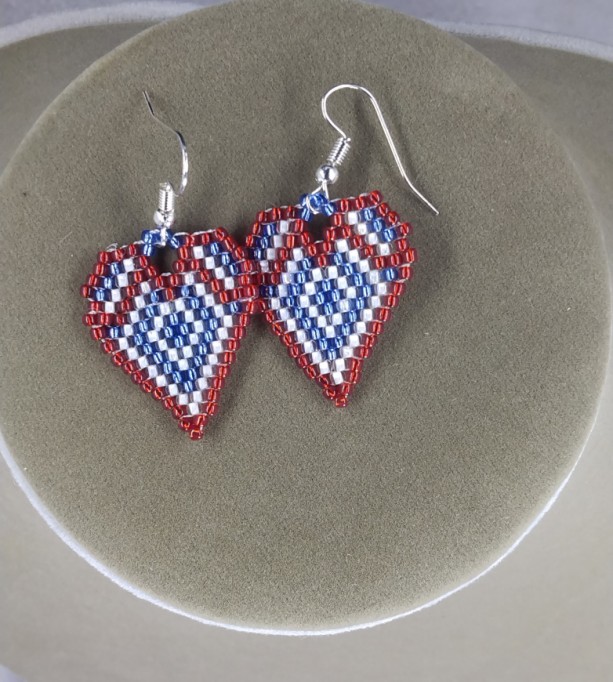 Just in time for #Valentine'sDay
ow.ly/Pqkh50MAa8N

#AmericanFlag
#PatrioticEarrings
#USAEarrings
#Beadedearrings
#Redwhiteblue
#Earringshandmade
#HandmadeinUSA
#heartshapedearrings