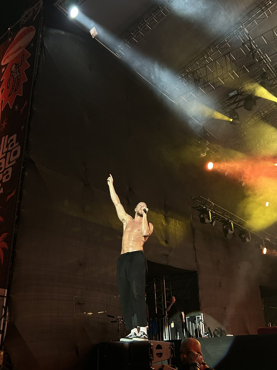 DivyaIndulkar's tweet photo. Watching @DanReynolds @Imaginedragons live was my dream come true  #LollaIndia #ImagineDragons https://t.co/EkcwWeVJNM