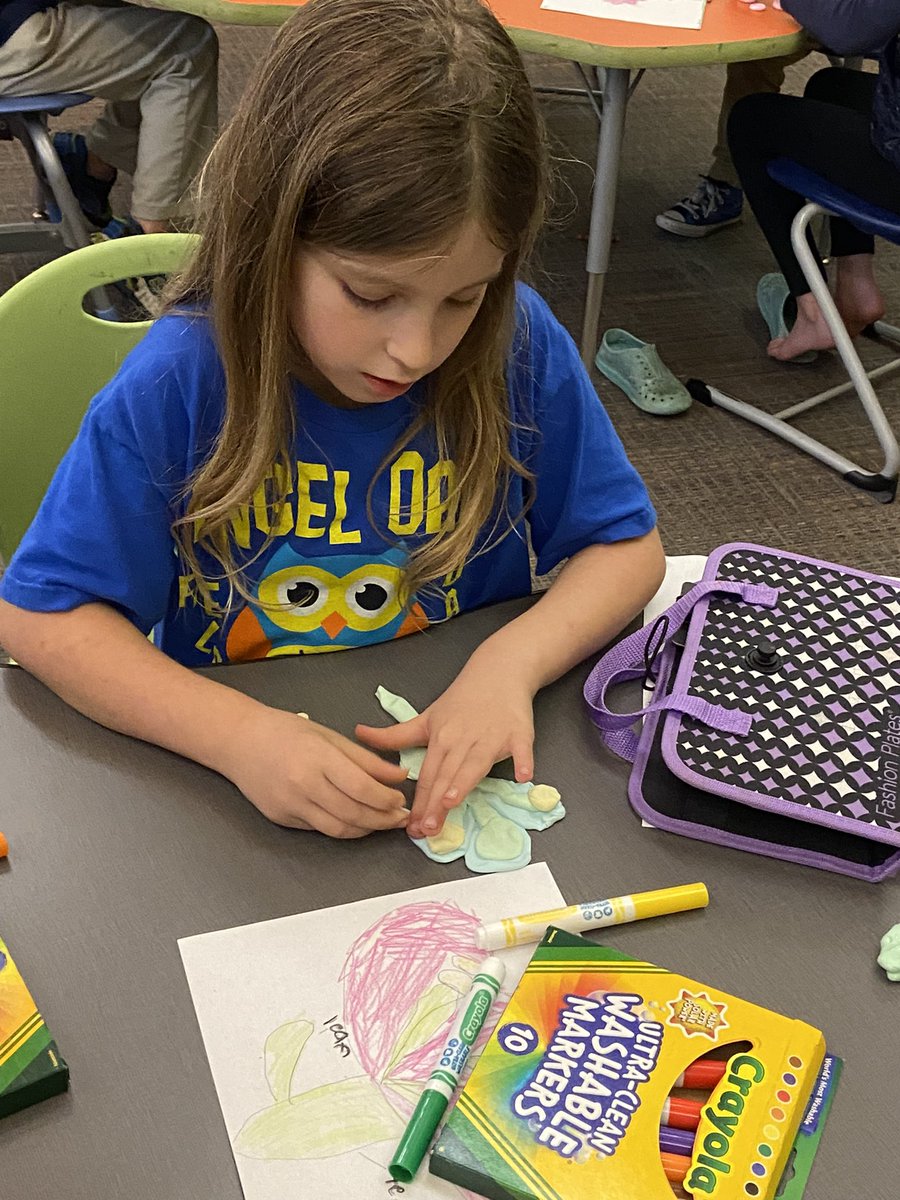 MrsMulligan_AOE's tweet photo. In our new EL unit The Secret World of Pollination we created scientific drawings and clay flower models 🌸 #aoes https://t.co/6jmpHMBHeS