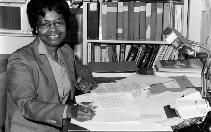 Stemettes's tweet image. In 1956, Dr Gladys West worked on a new computer at Dahlgren, learning how to program and code. 
This led her to scientific computations of the initial GPS over water ✨

#WomenInSTEM
#STEMresources