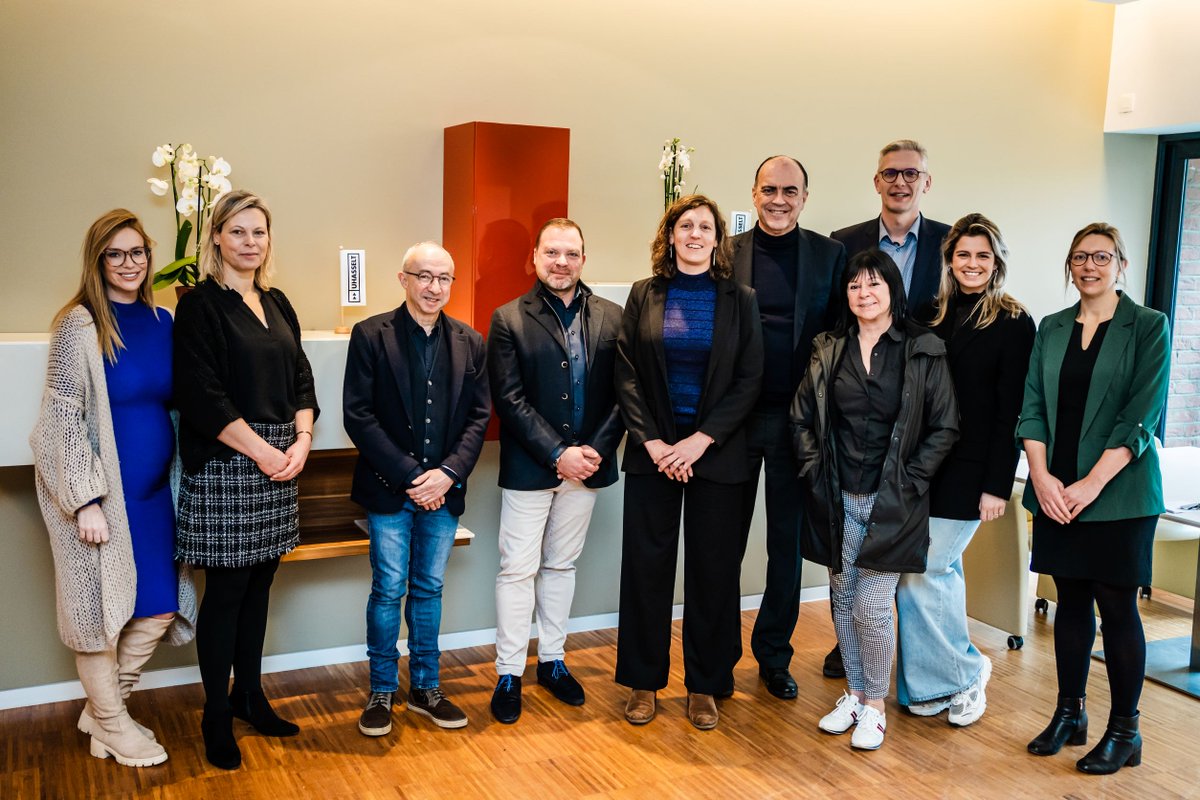 Limburgs kankerfonds (<a href="/LKankerfonds/">Limburgs Kankerfonds</a>) en <a href="/StopDarmkanker/">Stop Darmkanker</a> lanceren leerstoel binnen Universiteitsfonds UHasselt. Datawetenschappers van <a href="/DSI_Uhasselt/">DSI_UHasselt</a> zullen dashboard maken dat alle data rond #darmkanker bundelt om zo sneller te kunnen informeren.
bit.ly/3XXRLqc