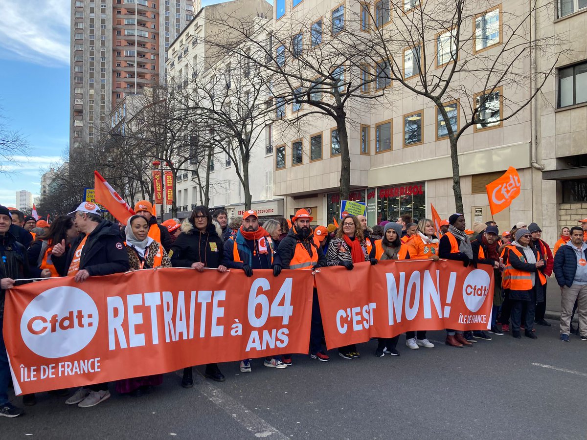 RicordeauYvan's tweet photo. Bravo pour ces mobilisations impressionnantes !   Partout en France, les cortèges se renforcent, les équipes @cfdt sont au rendez-vous pour dénoncer la #ReformeDesRetraites brutale et injuste ! 
#64ansCestNon https://t.co/nZXDOerpqg