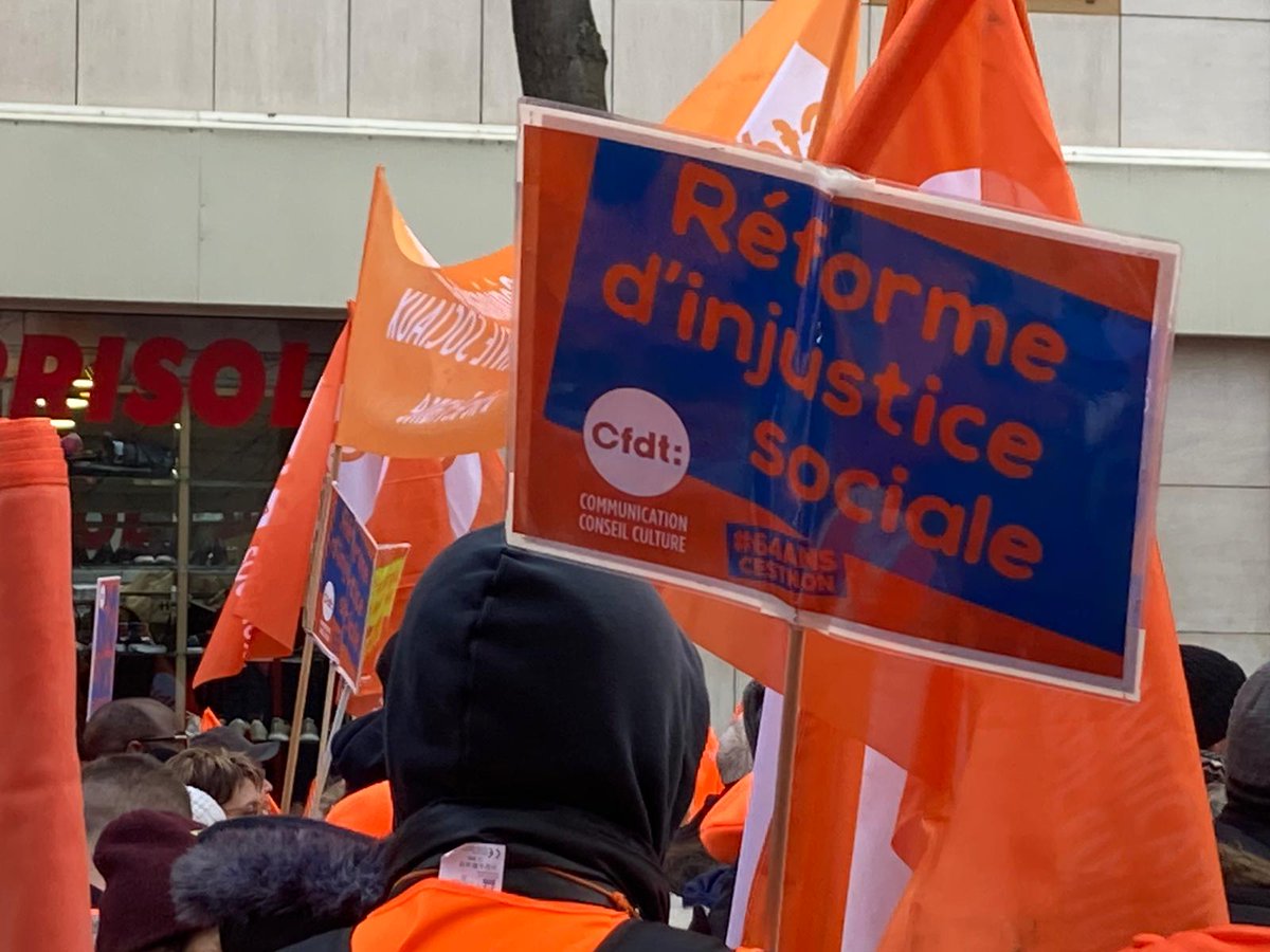 RicordeauYvan's tweet photo. Bravo pour ces mobilisations impressionnantes !   Partout en France, les cortèges se renforcent, les équipes @cfdt sont au rendez-vous pour dénoncer la #ReformeDesRetraites brutale et injuste ! 
#64ansCestNon https://t.co/nZXDOerpqg
