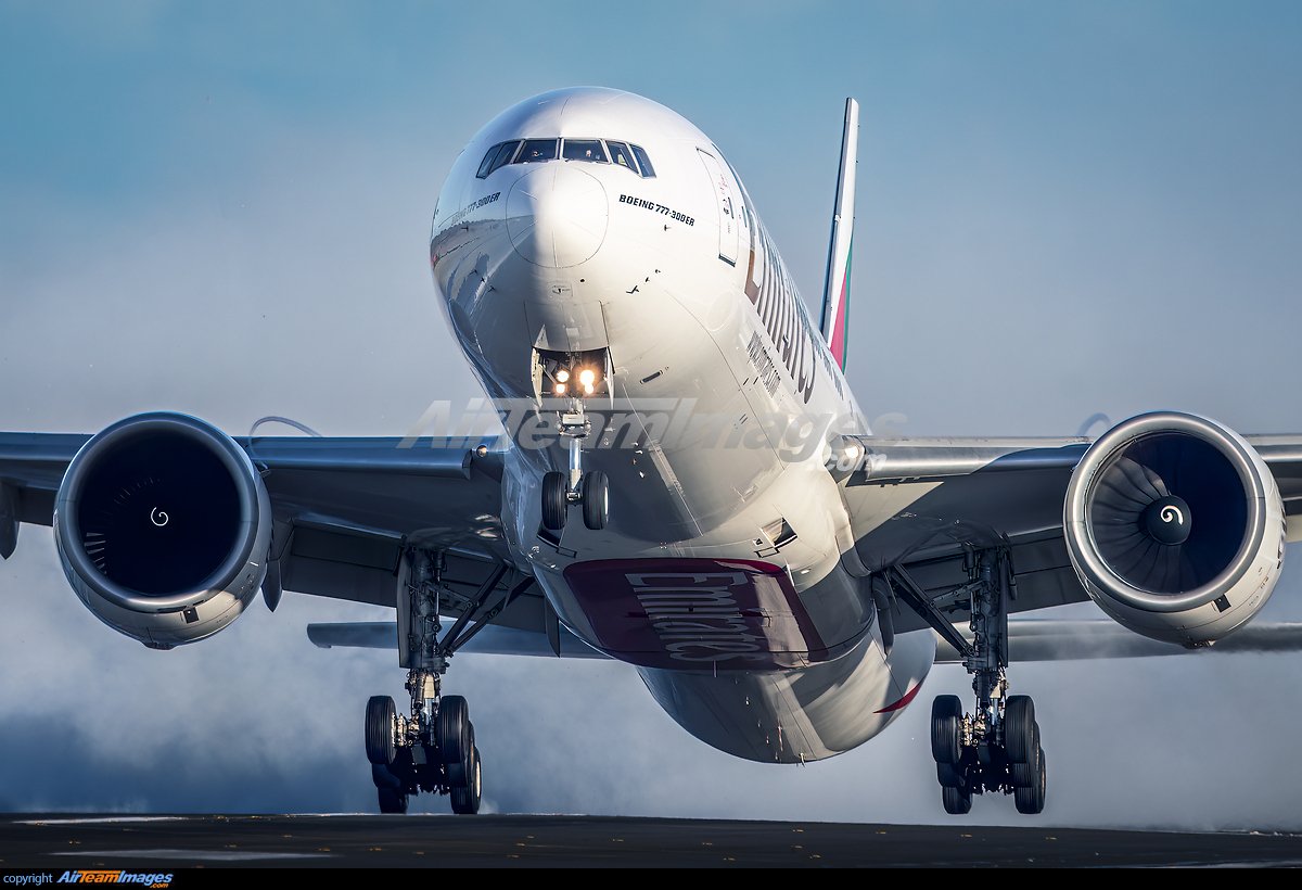 AirNavRadar's tweet image. A close-up of @Emirates Boeing  777-300ER (A6-ENQ) captured by NCLairpics📸✈️

📡radarbox.com/data/registrat… 

#Emirates #Boeing777 #TripleSeven #B777 
#A6ENQ #PlaneSpotting #Spotters