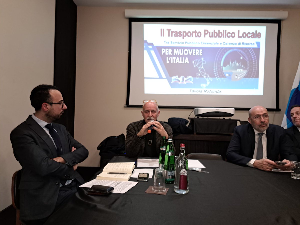 Autoferro_Ugl's tweet photo. Nelle conclusioni, il #SegretarioNazionale raccoglie la sfida del #futuro, perché la #partecipazione e la #concertazione siano la base del rinnovo del #ccnl di settore. Ha moderato magistralmente i lavori @rapisardant, con interrogativi di senso e sostanza. @FmMilloch https://t.co/nHd68yFyt7