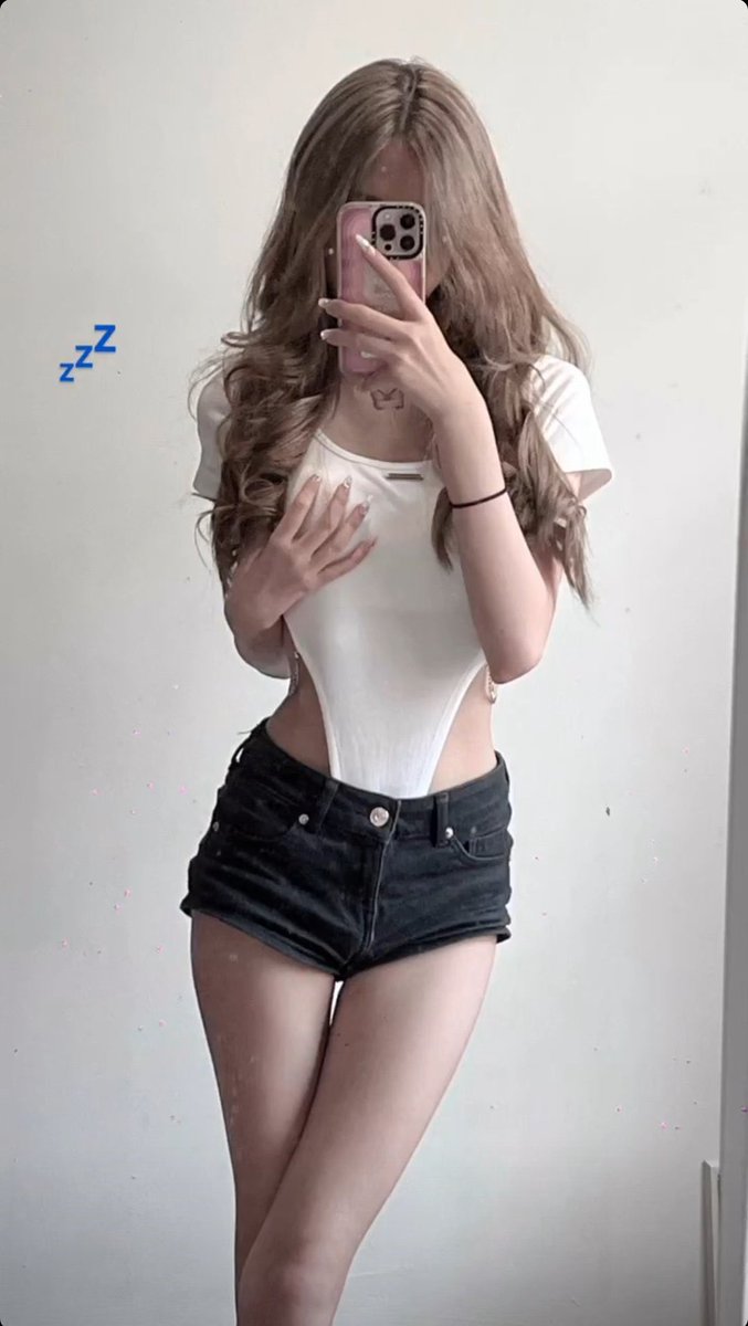 Zz33447265's tweet photo. 接上一条
@mumu75010252 
曝光淫女照片，欢迎大家骚扰

欢迎各位反差婊自我评分，私信或点赞都可
#羞耻问答 #反差 #母狗 #调教 #羞辱 #人妻  #曝光 #少妇 #女大学生 #反差婊 #出卖女友 #孕妇 #露出 #问答 #聊天 #社死 #聊骚 #已婚  #试探 #骚货 #反差婊 https://t.co/hYD8nDvtQ2