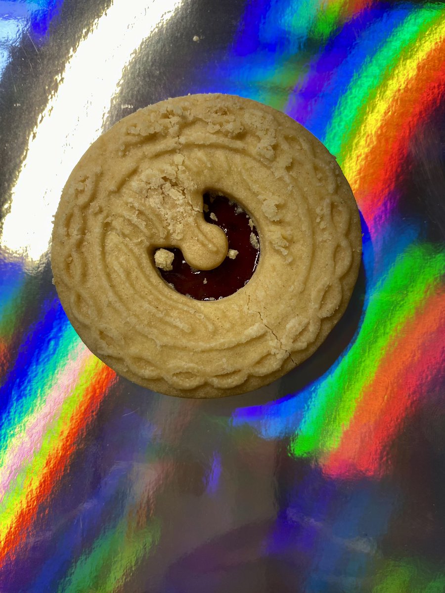FionaImaginate's tweet photo. I think it’s time to crack open the emergency Jammy Dodgers 🍪 😍 #CreativeEuropeReporting #PushPlus @PushPlusEU https://t.co/mpG1cD9qu8