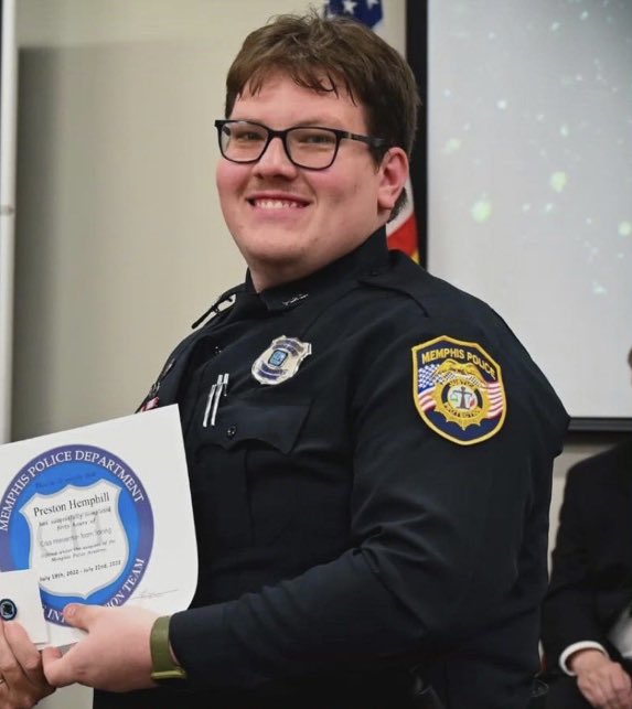 TalbertSwan's tweet photo. Preston Hemphill, a white Memphis cop involved in the fatal arrest of Tyre Nichols, was caught on cam saying he hoped other cops would “stomp his ass.” He’s been fired.

Why was he shielded from the public eye unlike the Black cops?

Are charges coming for failing to intervene? https://t.co/1eOawjbt9K