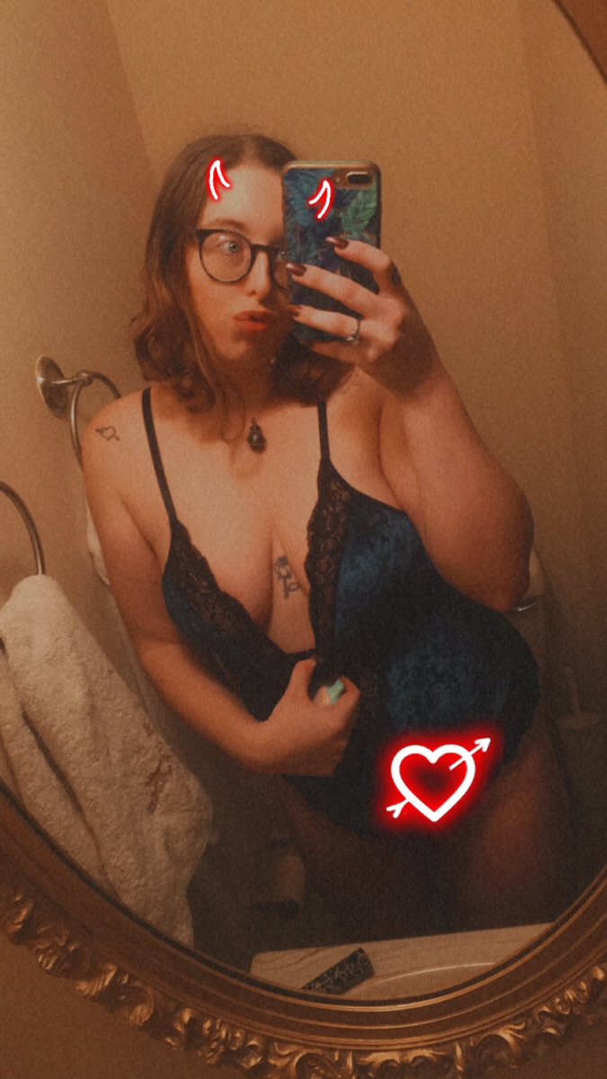 sofixxated's tweet photo. @clupluu subscribe to me for girl on girl 😇 https://t.co/Tioz2rcD9Q https://t.co/NO5eaHG1Su