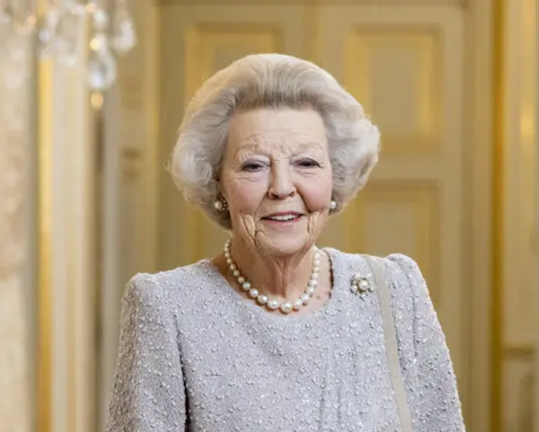 Vandaag feliciteren we onze beschermvrouwe H.K.H. prinses Beatrix met haar 85ste verjaardag. We zijn er trots op dat zij al 43 jaar grote betrokkenheid toont bij het werk van het Oogfonds. Koninklijke Hoogheid een hele fijne dag gewenst! #blijfzienwaarjevanhoudt #prinsesbeatrix