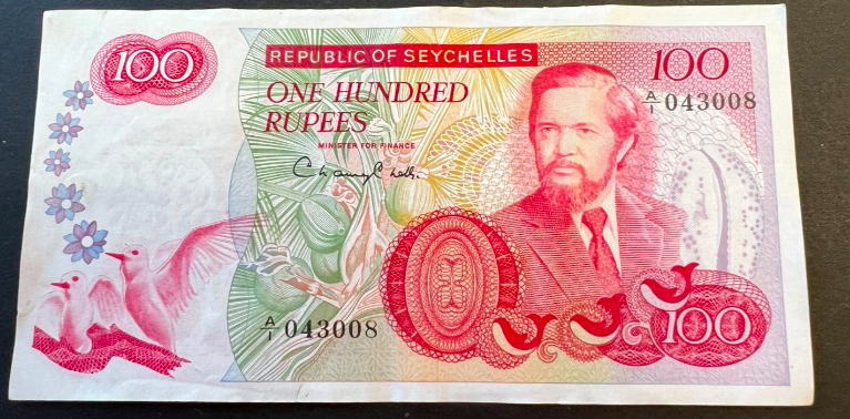 CavalierCoins's tweet image. Going live on our auction this week Seychelles RARE Collectable 100 Rupee note 1977
#rare #rarebanknote #banknote #money #seychelles #100rupee #rupee #old #oldmoney #world #worldmoney #tavel