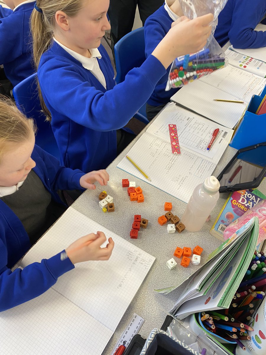 PCPKangaroos's tweet image. We have been using cubes today to visualise the concept of factors and products. #pcpmaths 🧮