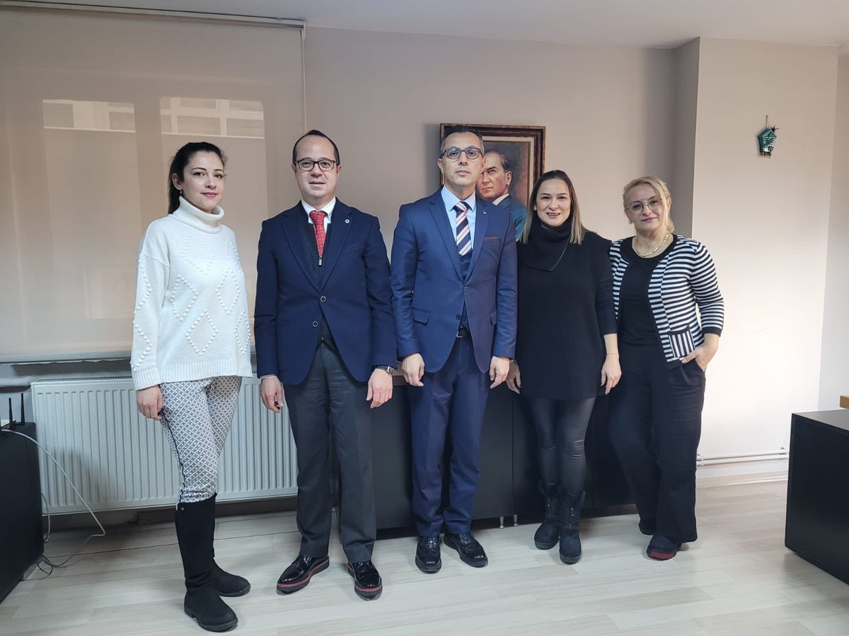 Ankara Üniversitesi TÖMER Kızılay Şubesini ziyaret ettik. <a href="/ProfGultekin/">Prof. Dr. Timur Gültekin</a> <a href="/KizilayTomer/">Tömer Ankara Şubesi</a> <a href="/AnkaraUnivTOMER/">Ankara Üniversitesi TÖMER</a> <a href="/AfamVe/">AFAM -Afet Yönetimi Uygulama ve Araştırma Merkezi</a> <a href="/ozge_po/">özge</a> <a href="/glbngncr/">Gulben</a>