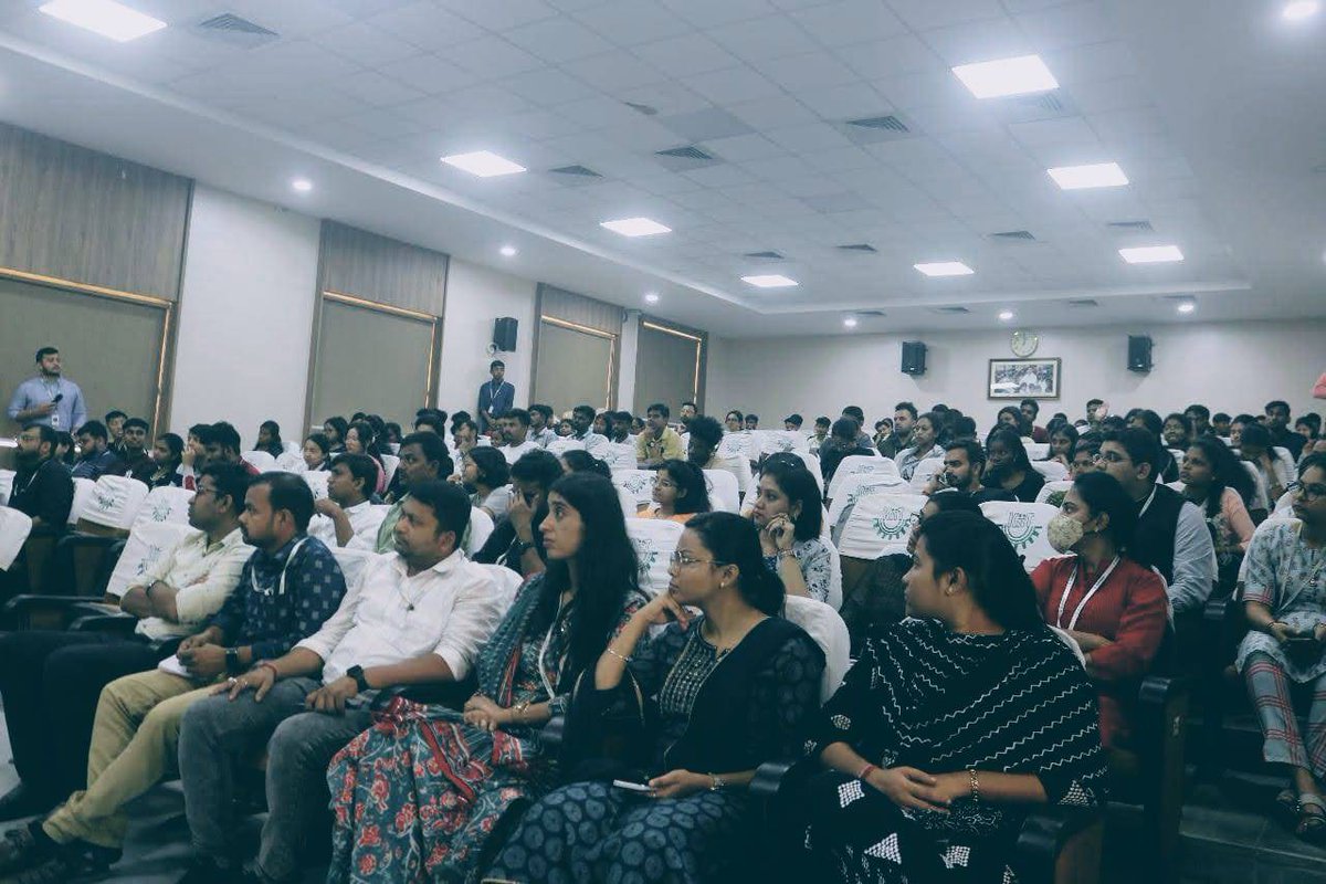 KIITUniversity's tweet photo. Snapshots from the Seminar organised by KIIT School of Social, Financial and Human Sciences on the topic "Russia and Ukraine war; It's Impact on the Indian Economy". 

#kiituniversity #bhubaneswar #odisha https://t.co/FBSnn8voAV