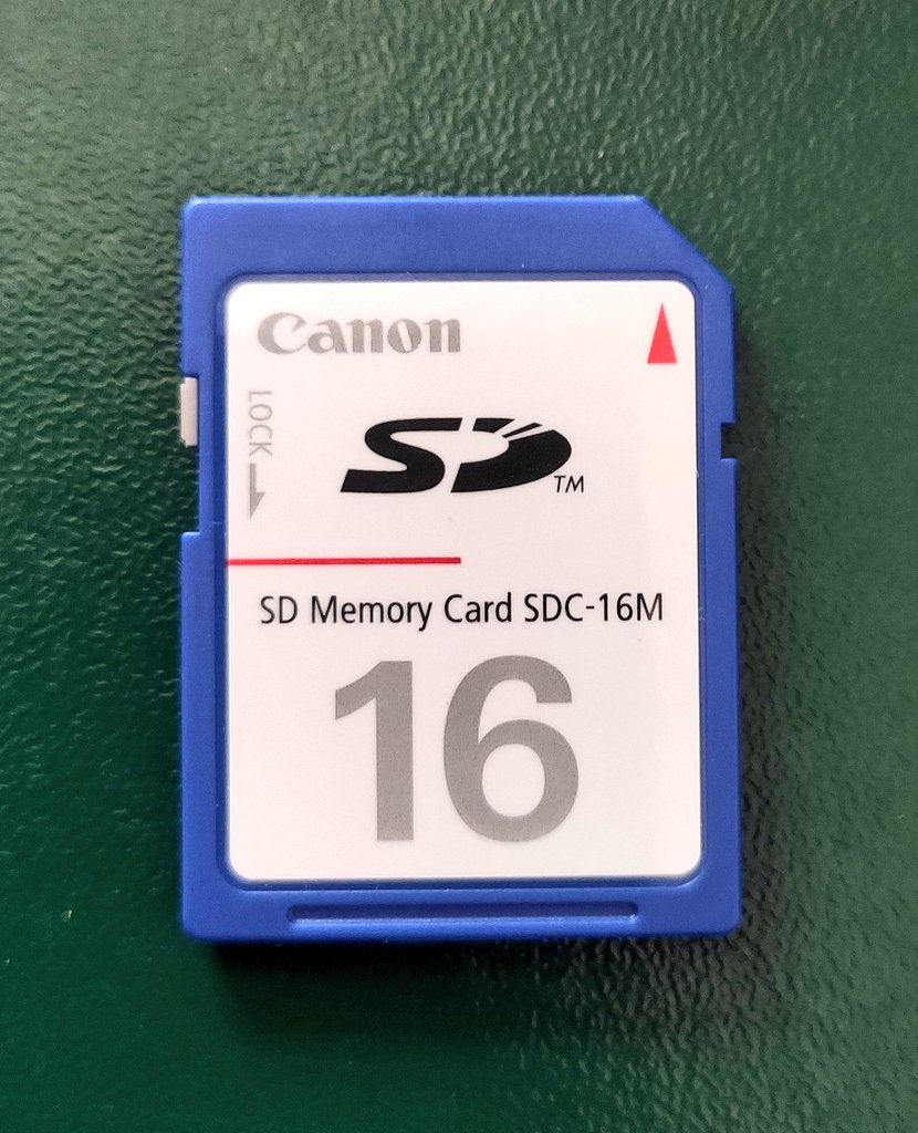 SilviuFoca's tweet photo. Doar un card de 16 rătăcit prin birou.
16 Mega. 😁
#GeekDeMic https://t.co/UElk9yy7LH